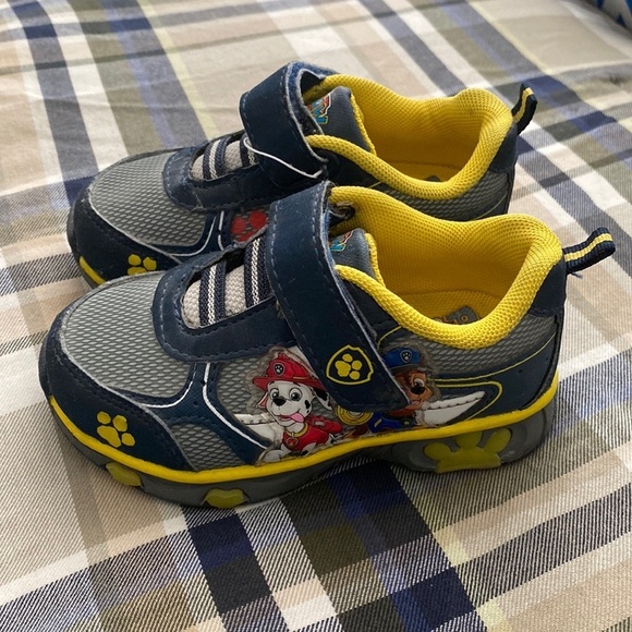 Paw Patrol toddler light up shoes size US 7 - Picture 1 of 9